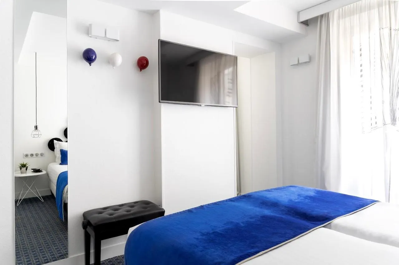 34b - Astotel מלון