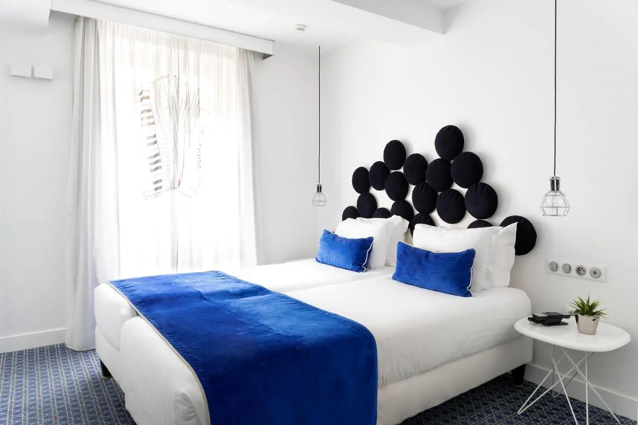 34b - Astotel מלון 3*